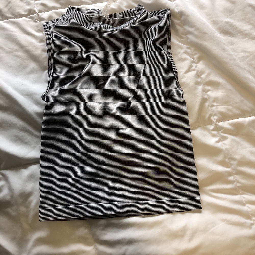 Crop top. Very stretchy